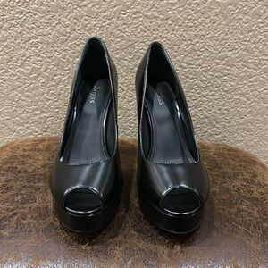 Guess high heels- black size 7.5